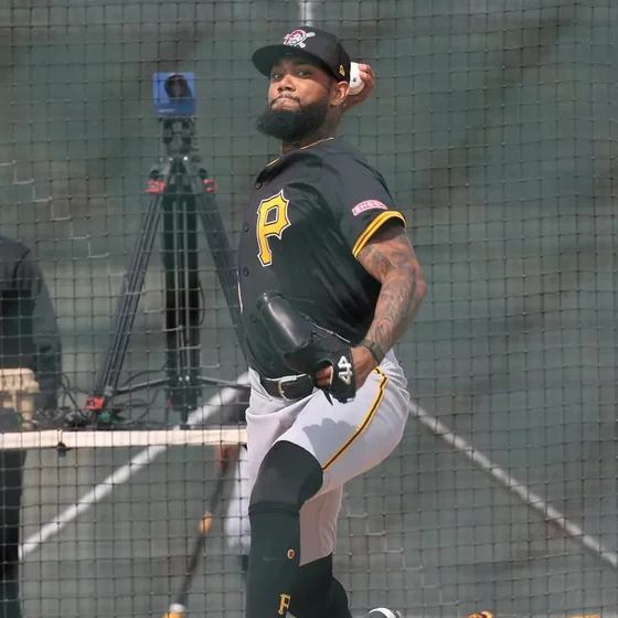 Pirates acquire reliever, DFA Santana, sign more draft picks including Aiden Ruiz