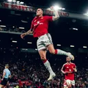 Big wins for Manchester United and Bayern as Como kick off in style